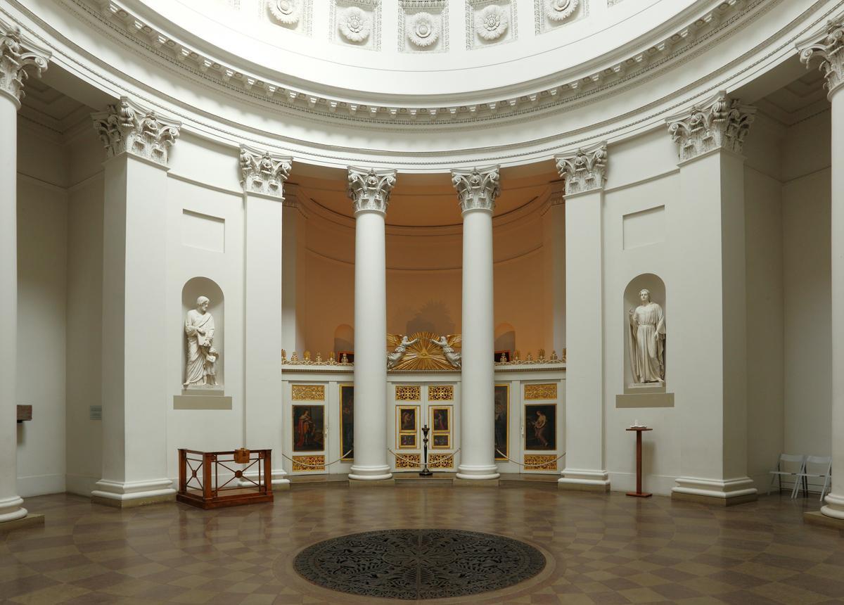 Interior view of the sanctuary in the Sepulchral Chapel on Württemberg Hill