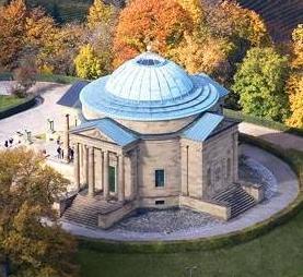 Luftaufnahme der Grabkapelle auf dem Württemberg