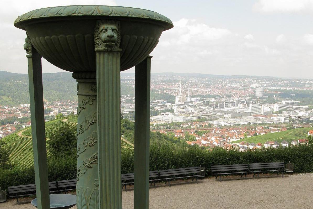 Ausblick auf Stuttgart von der Grabkapelle auf dem Württemberg