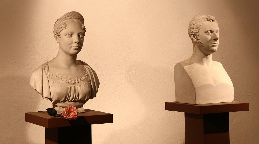 The Sepulchral Chapel on Württemberg Hill, busts of Queen Katharina and King Wilhelm I in the crypt