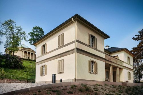 Grabkapelle auf dem Württemberg, Priesterhaus