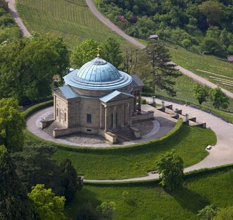 Luftaufnahme der Grabkapelle auf dem Württemberg