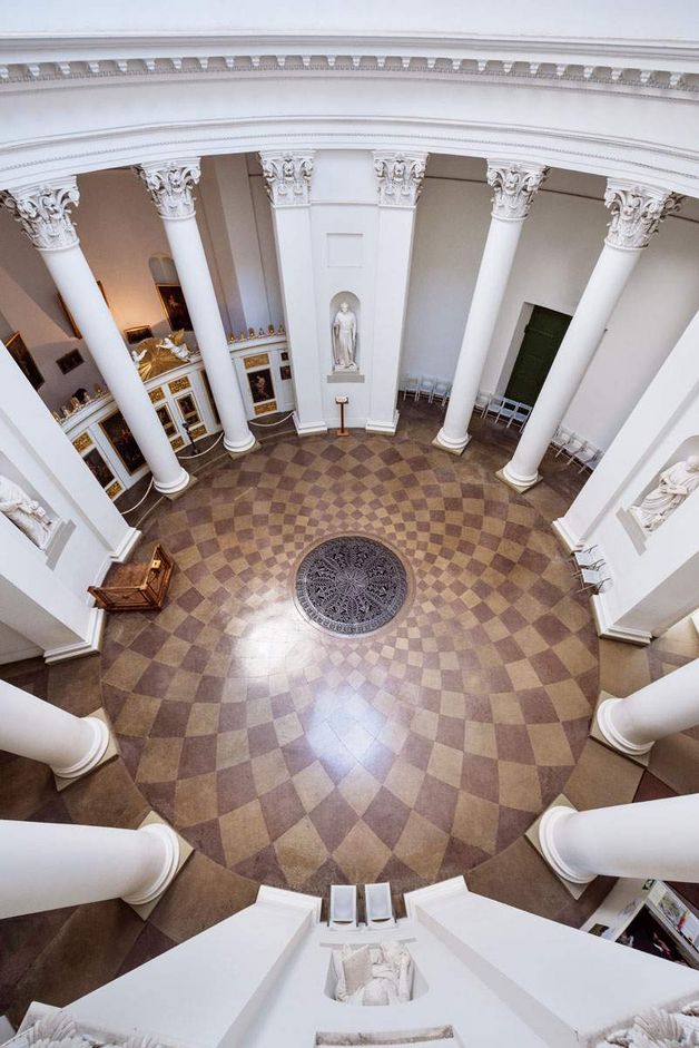 the Sepulchral Chapel on Württemberg Hill, interior view