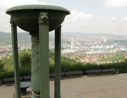 Säulen am Eingang der Grabkapelle auf dem Württemberg