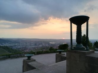 Grabkapelle auf dem Württemberg, Ausblick auf Stuttgart